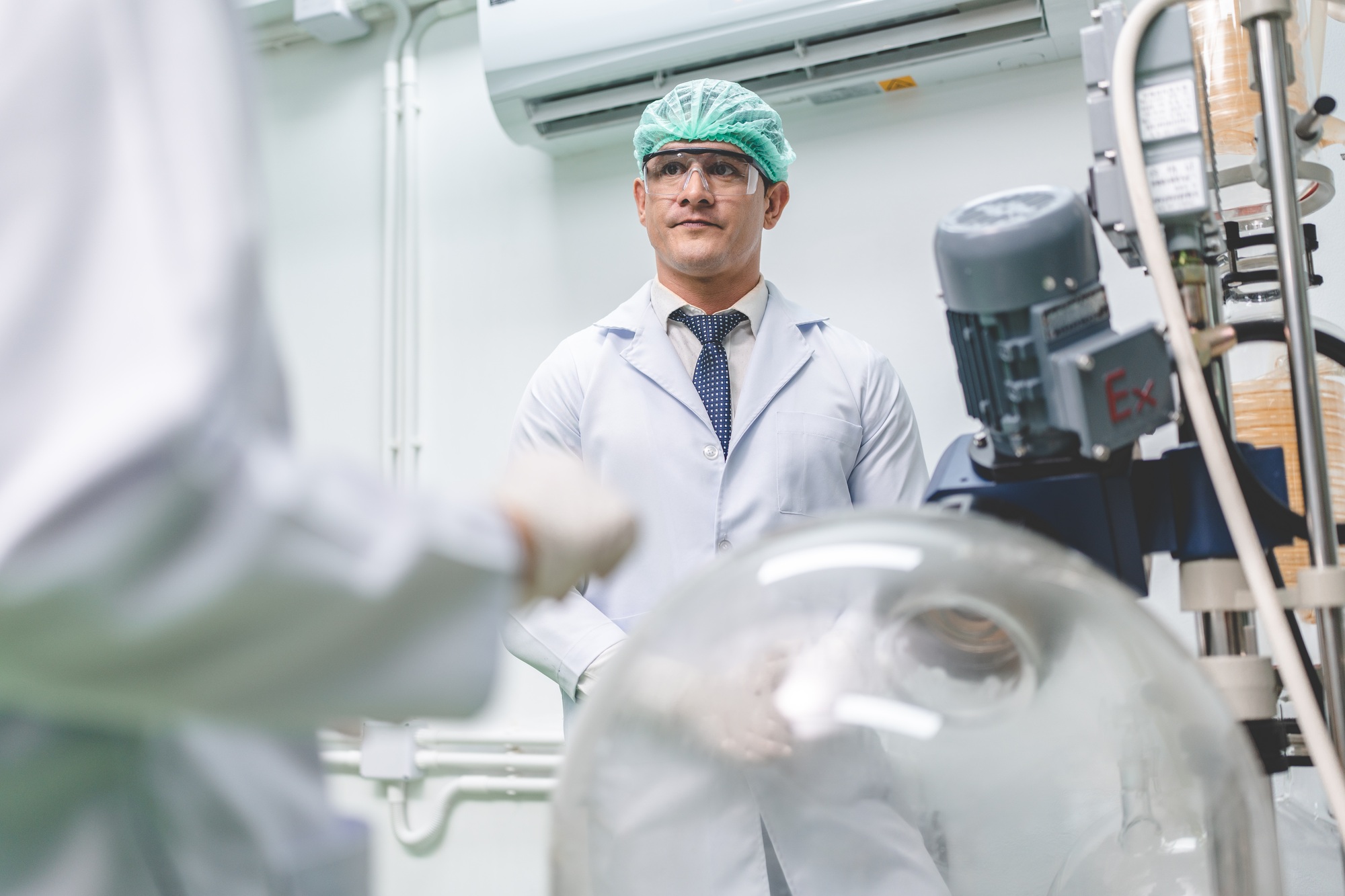 Technical experts are teaching how to operate science lab machine tools, scientist working