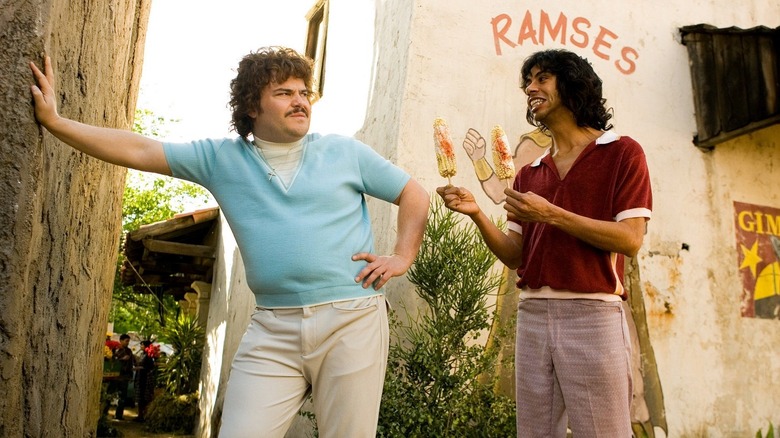 Steven offering Ignacio some elote in Nacho Libre